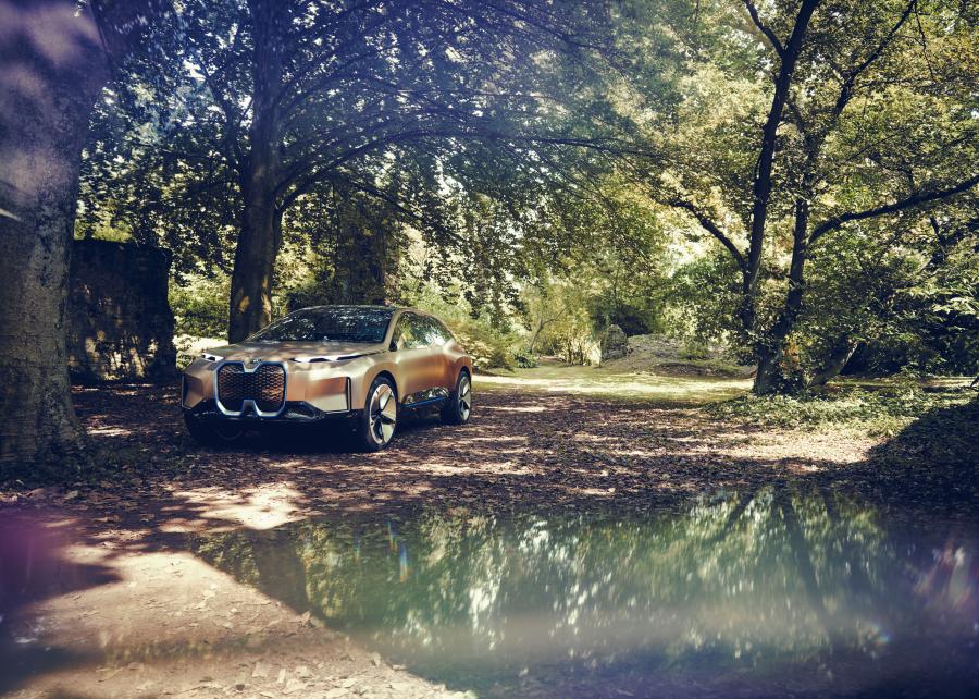  BMW Vision iNEXT 2018 года  (фото 18 из 128)